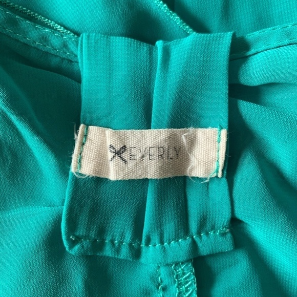 Everly Silky Sheer Blouse Size Medium - Picture 4 of 5
